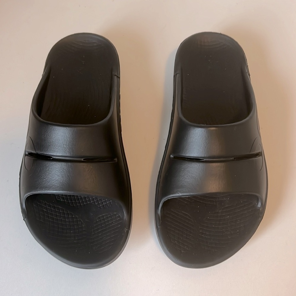 OOFOS women slide